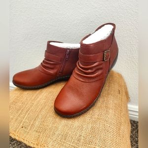 NEW Clark's Cora Dark Tan Ankle Boots, Size 7.5